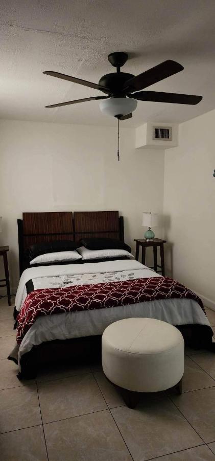 Leo Guest House Hollywood Extérieur photo