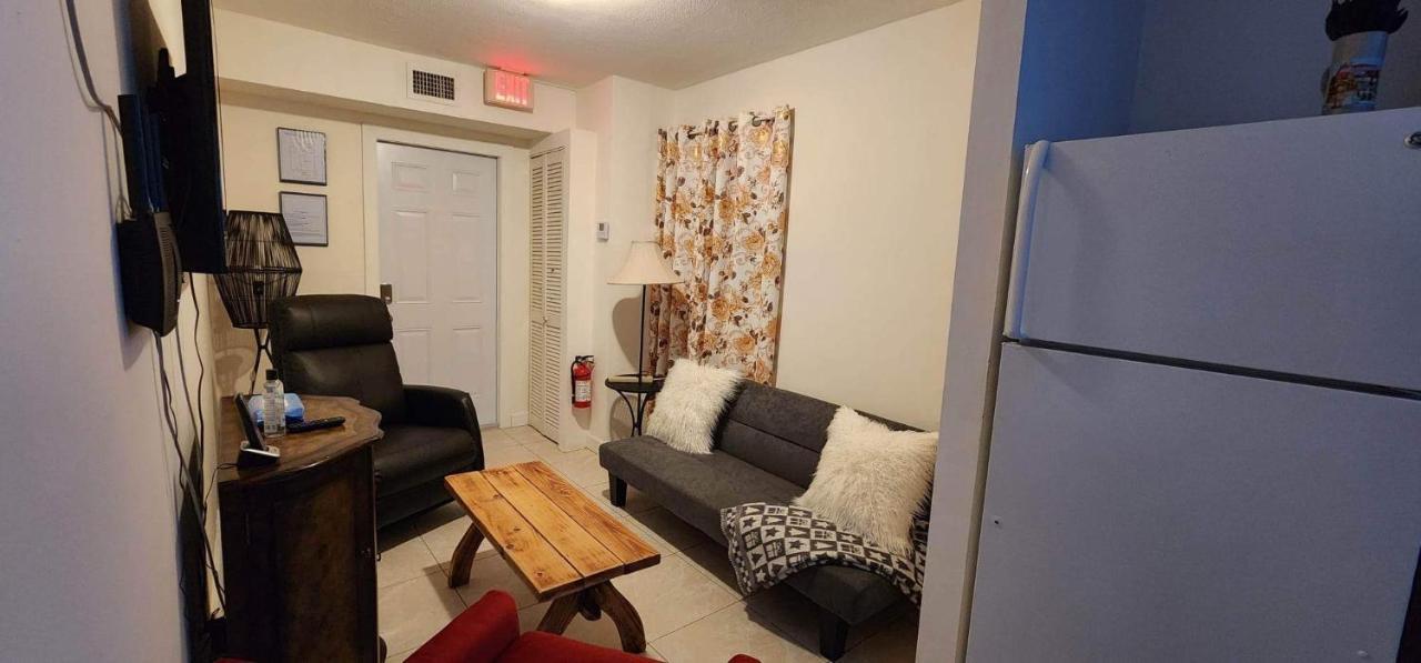 Leo Guest House Hollywood Extérieur photo
